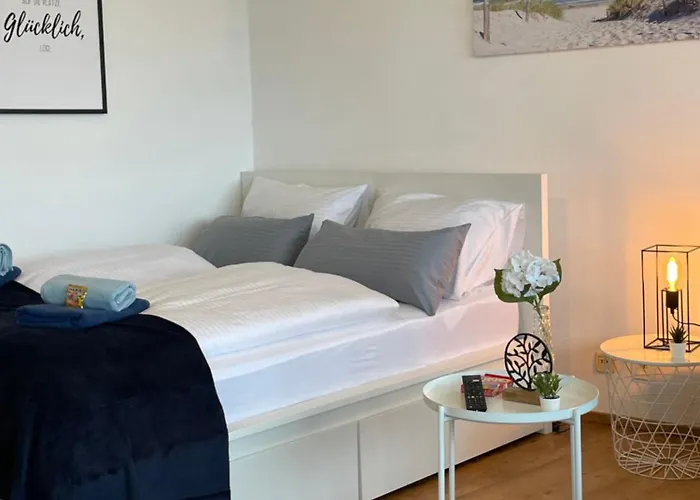 Апартаменти Skyline Augsburg-stilvoll & Zentral